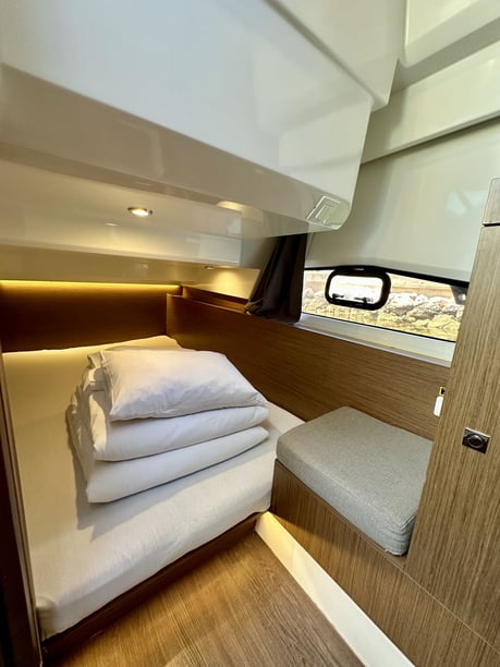 Drage Motorboat 3 cabin 8 berths 8 guests 10.5 m Listing Number: #11864 3