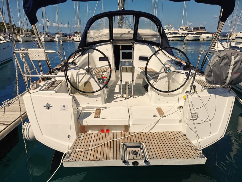 Arrastra Sailboat 3 cabin 8 berths 8 guests 10.34 m Listing Number: #11878