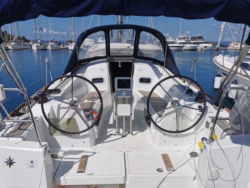 Arrastra Sailboat 3 cabin 8 berths 8 guests 10.34 m Listing Number: #11878 4