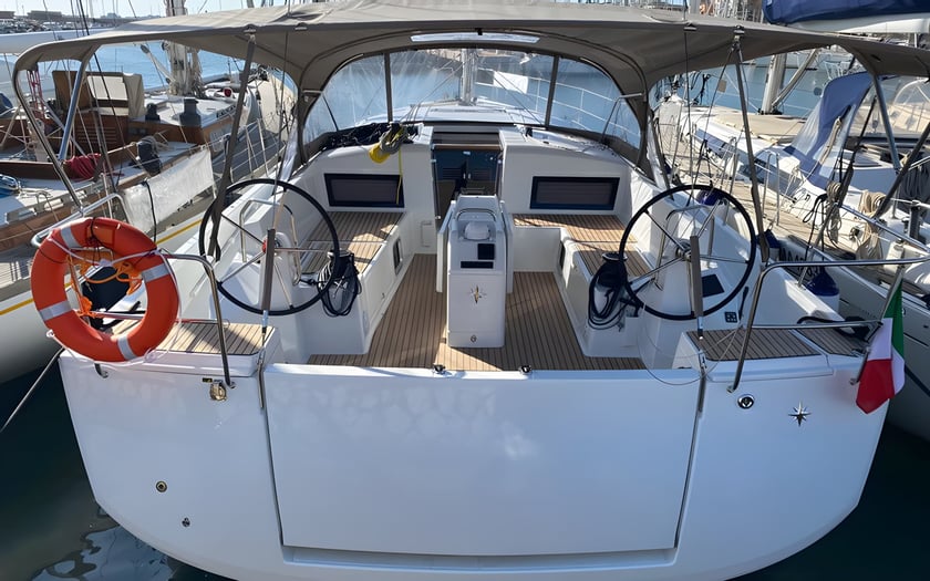 Roma Velero Cabina 5  11  literas 11  invitados 14 m Número de anuncio: #11885 3