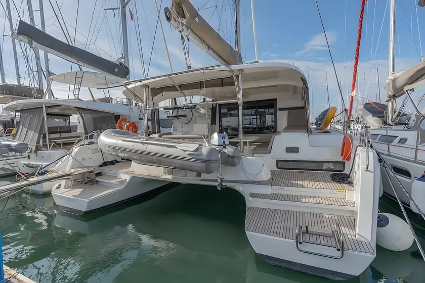 Piso Livadi Catamaran Cabine 4  11  slaapplaatsen 11  gasten 12.8 m Lijstnummer: #11925