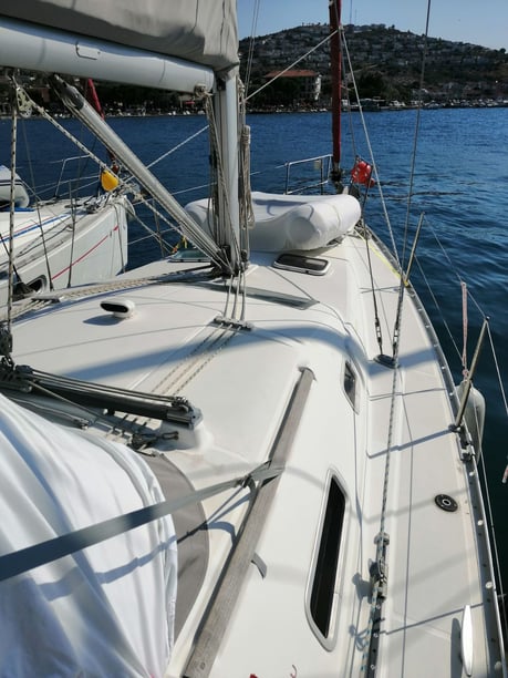 Izmir Sailboat 2 cabin 4 berths 4 guests 10.5 m Listing Number: #12078 3