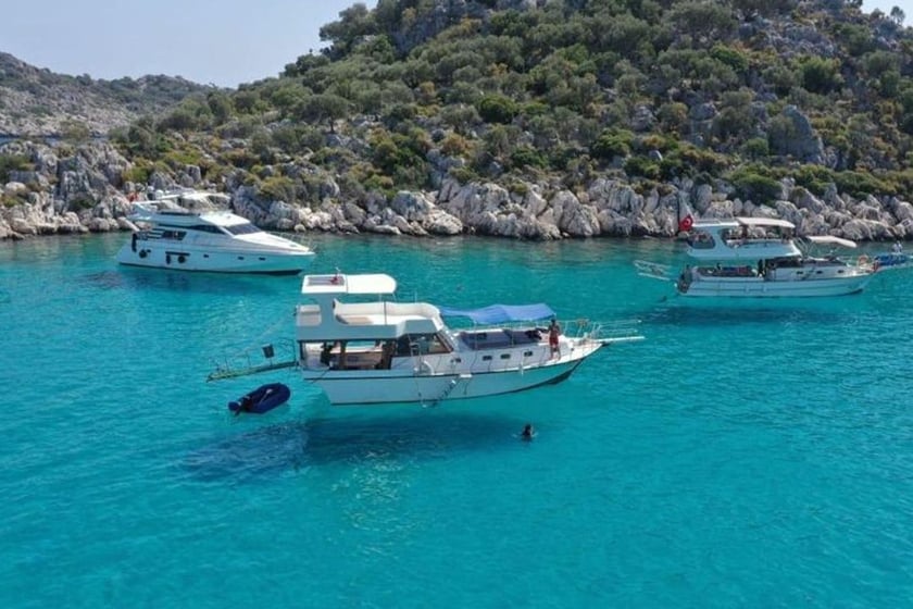 Kas Gulet Cabine 3  Couchettes 6  Invités 12  12 m Numéro de l'annonce: #12117