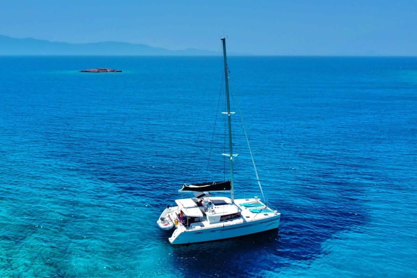 Gocek Catamaran 4 cabin 10 berths 10 guests 45 ft Listing Number: #12192 4