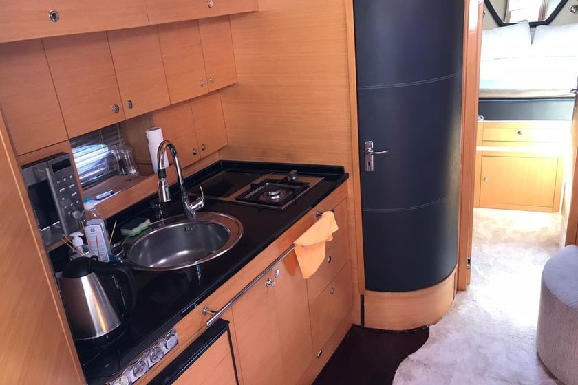 Kas Motorjacht Cabine 3  6  slaapplaatsen 6  gasten 45 ft Lijstnummer: #12205 5