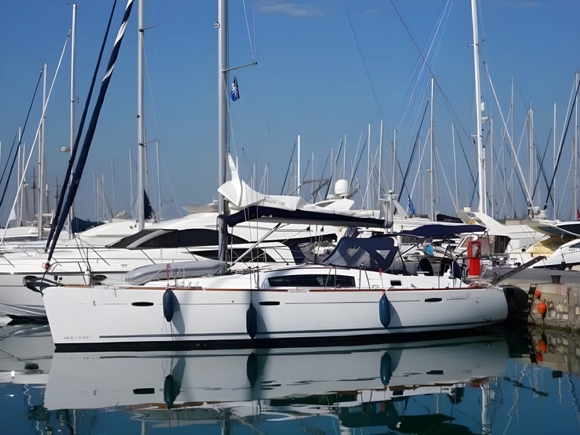 Volos Voilier Cabine 4  Couchettes 10  Invités 10  13.13 m Numéro de l'annonce: #1230 3