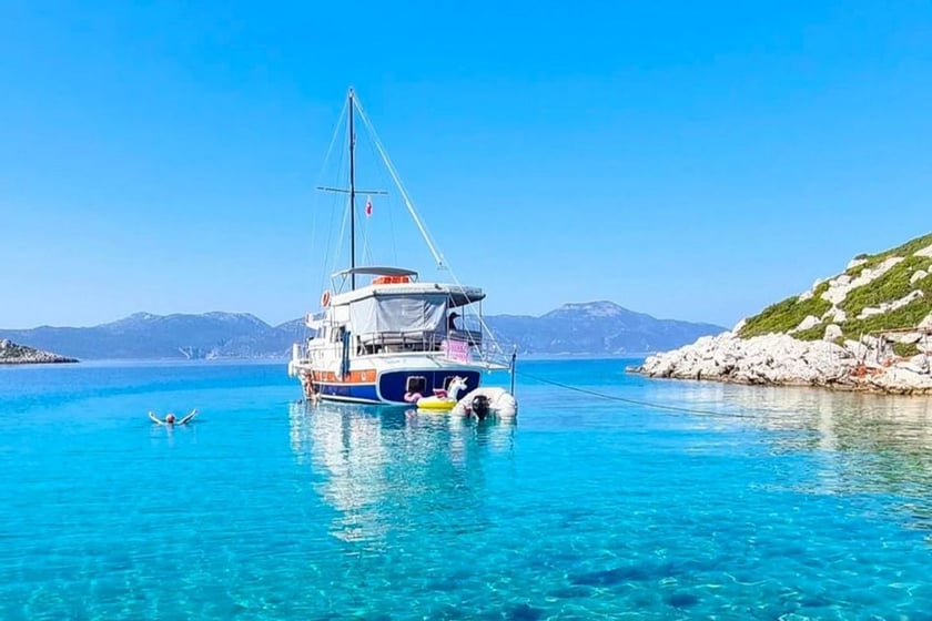 Marmaris Gulet 2 kabin Konaklama 4 kişi Seyir 8 kişi 12 m İlan No: #12344 3