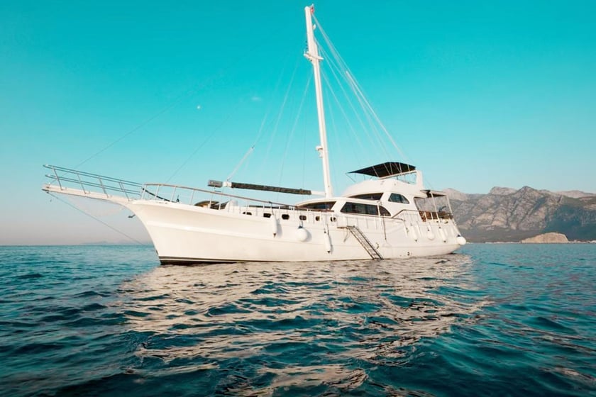 Göcek Gulet 5 Kabine 10 Liegeplätze 10 Gäste 24 m Nummer des Inserats: #12374