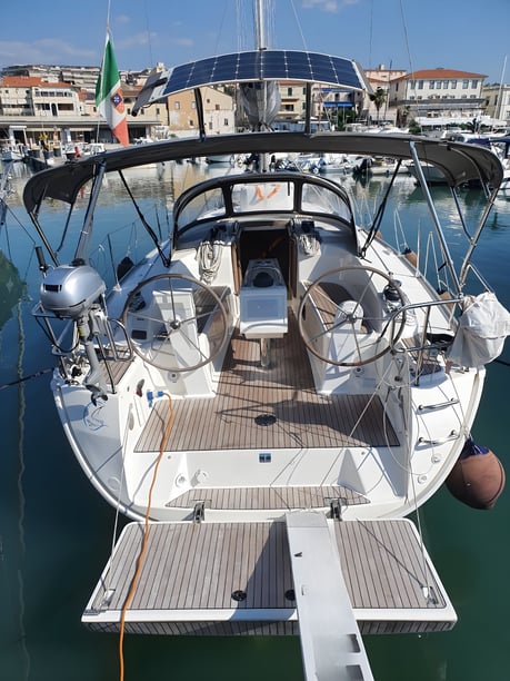 San Vincenzo Zeilboot Cabine 2  4  slaapplaatsen 4  gasten 9.75 m Lijstnummer: #1243 3