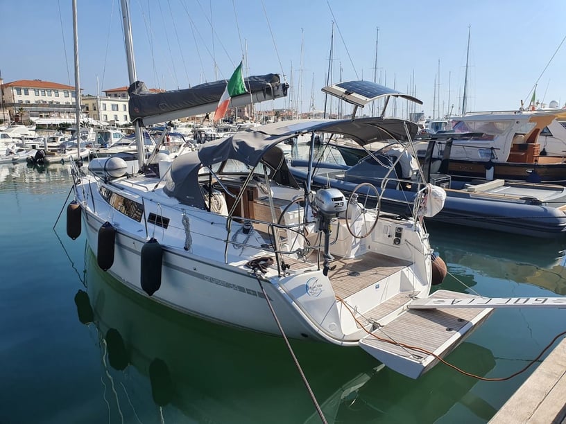 San Vincenzo Zeilboot Cabine 2  4  slaapplaatsen 4  gasten 9.75 m Lijstnummer: #1243