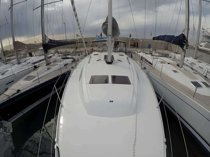 San Vincenzo Zeilboot Cabine 4  8  slaapplaatsen 8  gasten 14.27 m Lijstnummer: #1245 3