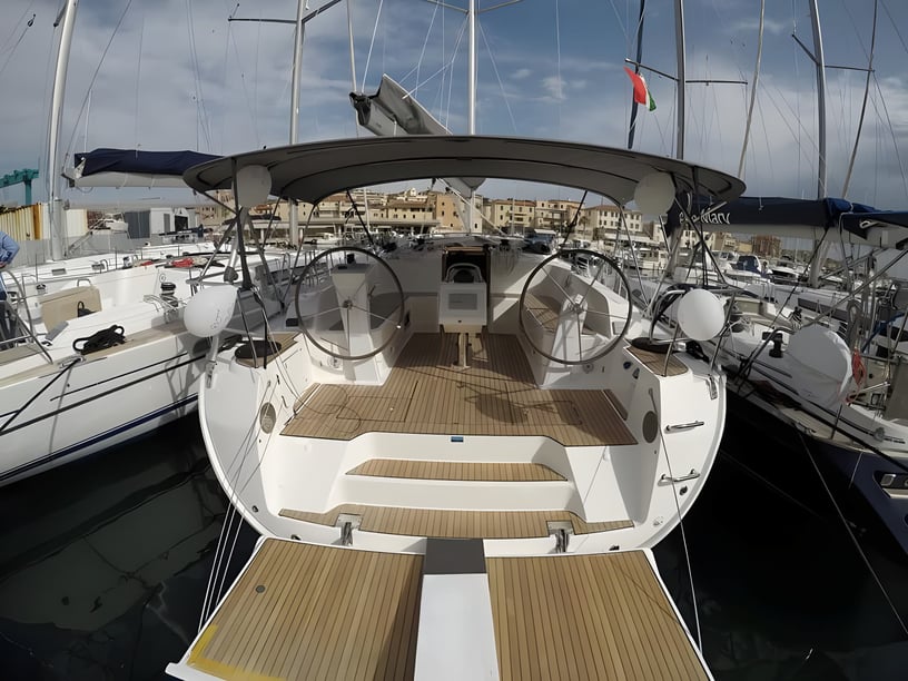 San Vincenzo Zeilboot Cabine 4  8  slaapplaatsen 8  gasten 14.27 m Lijstnummer: #1245