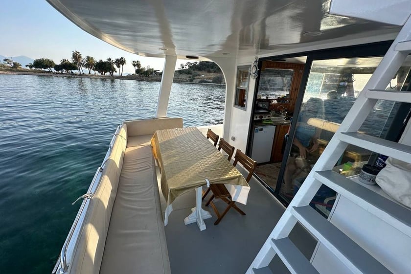 Kusadasi Motor Yacht 2 cabin 4 berths 12 guests 11.95 m Listing Number: #12521 4