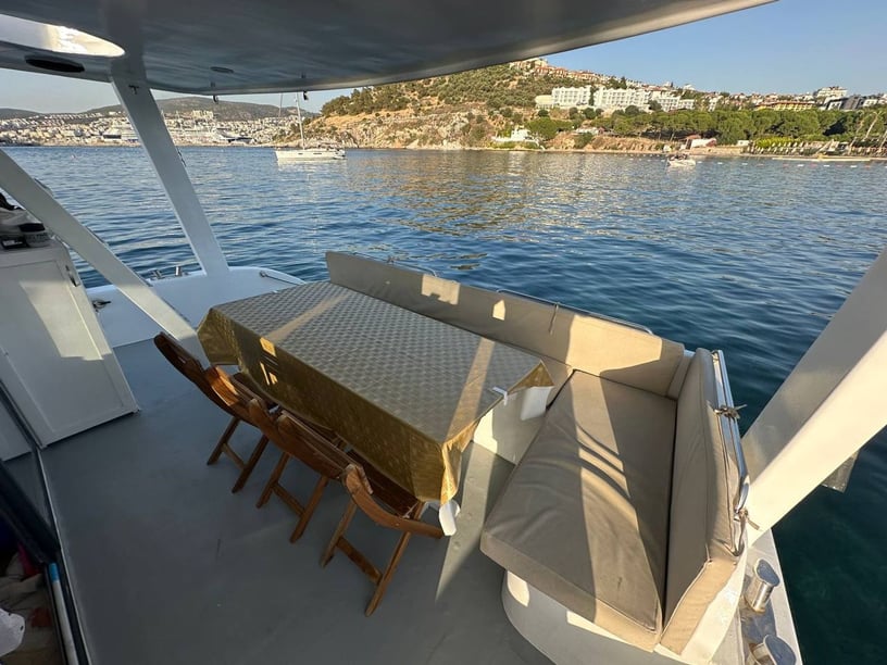 Kusadasi Yacht à moteur Cabine 2  Couchettes 4  Invités 12  11.95 m Numéro de l'annonce: #12521 5