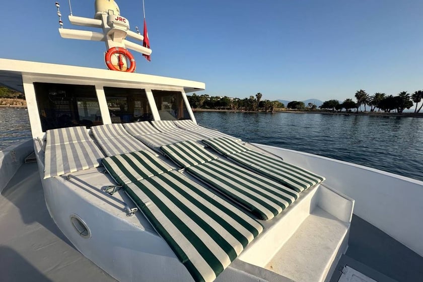 Kusadasi Motor Yacht 2 cabin 4 berths 12 guests 11.95 m Listing Number: #12521 3