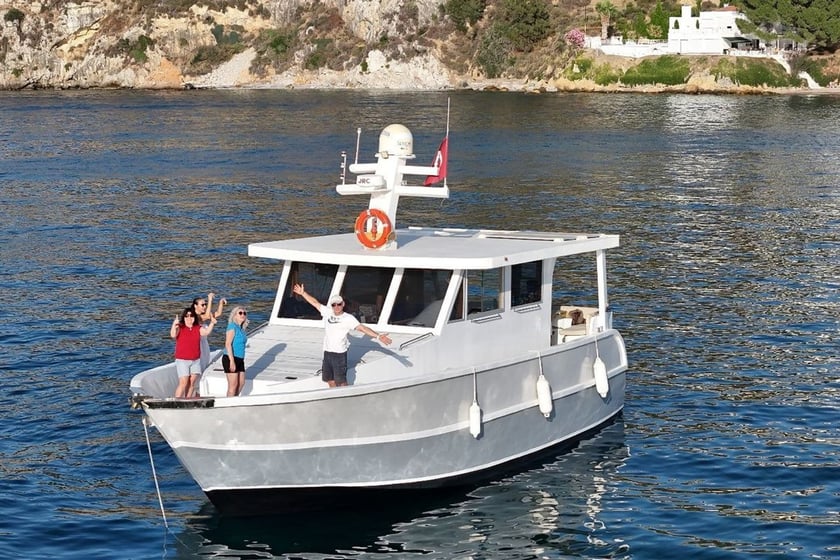 Kusadasi Motor Yacht 2 cabin 4 berths 12 guests 11.95 m Listing Number: #12521 2
