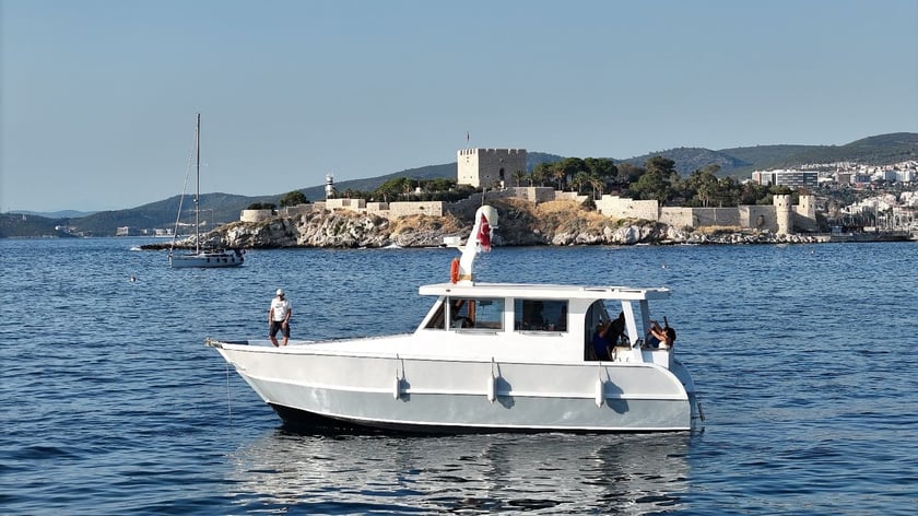 Kusadasi Yacht à moteur Cabine 2  Couchettes 4  Invités 12  11.95 m Numéro de l'annonce: #12521