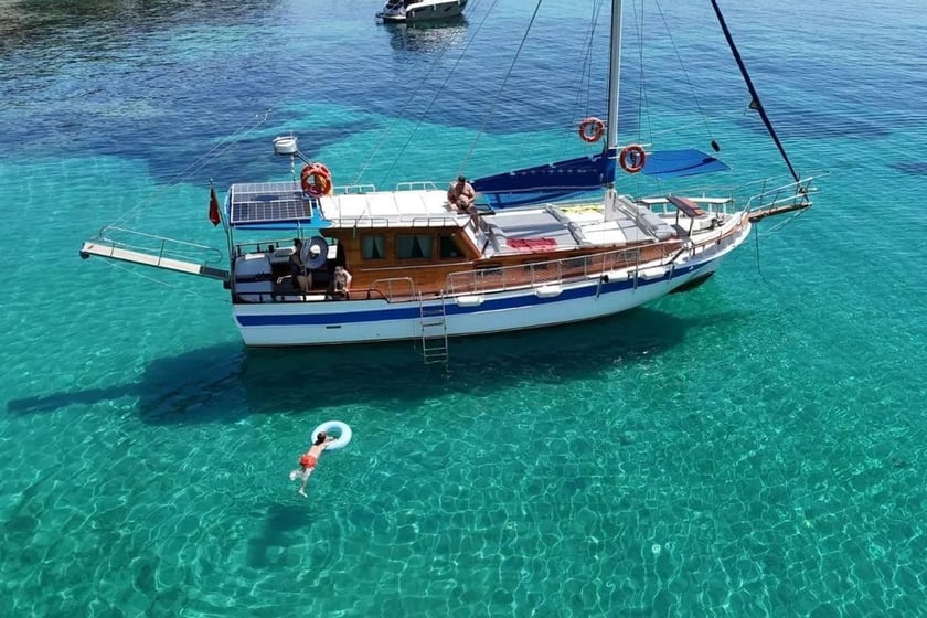 Kusadasi Gulet Cabine 2  4  slaapplaatsen 13  gasten 14 m Lijstnummer: #12567