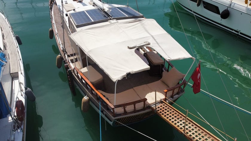 Kusadasi Gulet Cabine 2  Couchettes 4  Invités 13  14 m Numéro de l'annonce: #12567 5