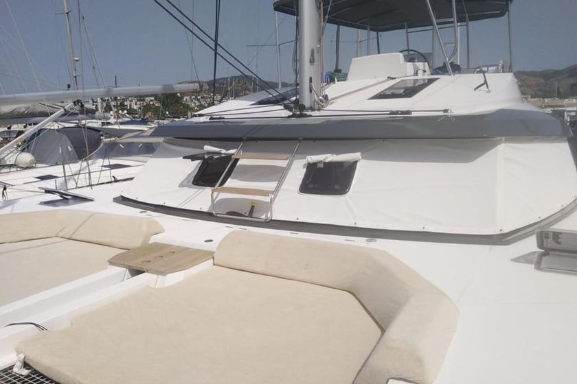 Bodrum Catamaran Cabine 4  Couchettes 8  Invités 16  13 m Numéro de l'annonce: #12571 4