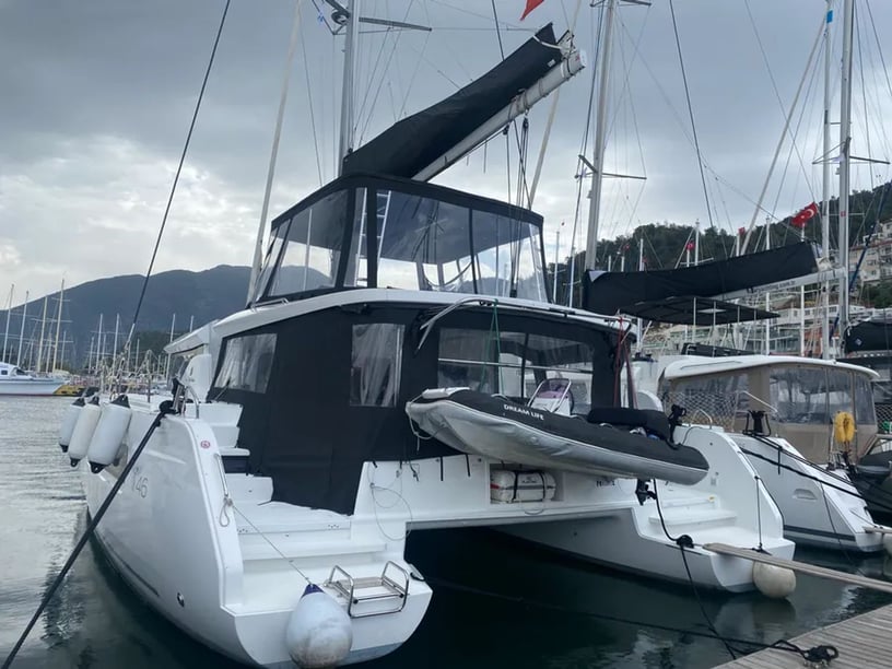 Fethiye Catamaran Cabine 4  Couchettes 9  Invités 9  13.99 m Numéro de l'annonce: #12609 3