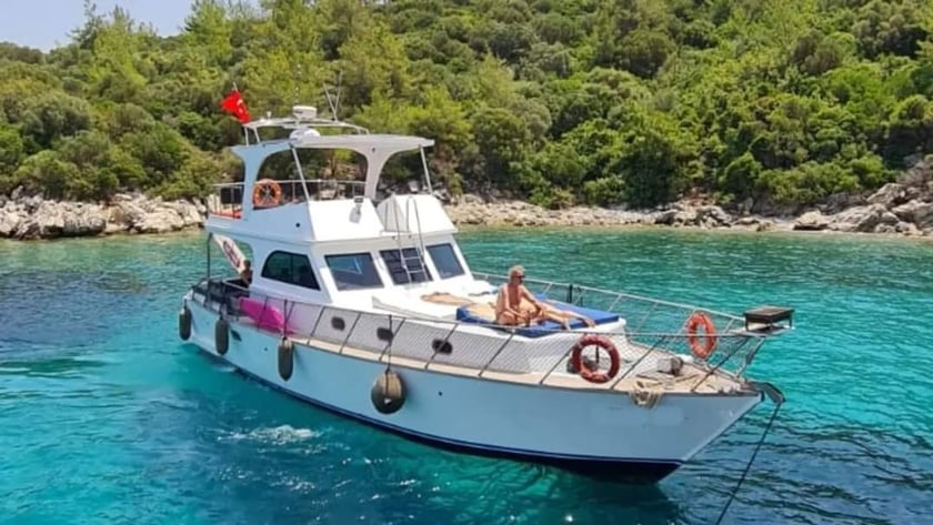 Marmaris Yacht a motore cabina 2  cuccette 4  8  ospiti 12 m Numero dell'inserzione: #12630