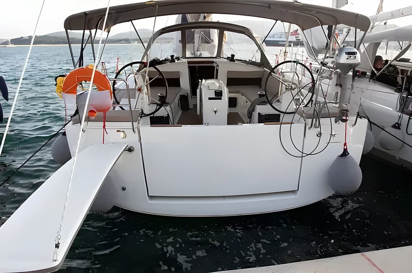 Volos Zeilboot Cabine 4  10  slaapplaatsen 10  gasten 13.41 m Lijstnummer: #12670