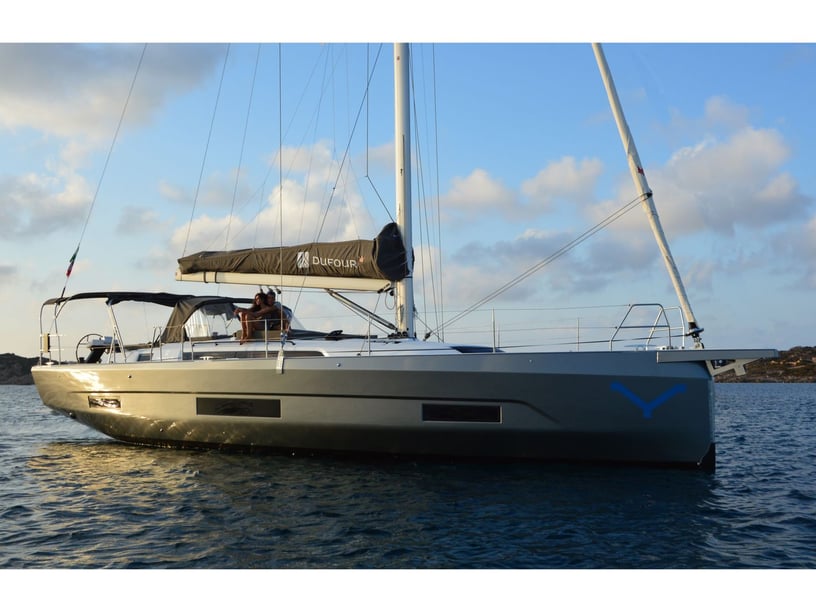 Porto Rotondo Zeilboot Cabine 4  7  slaapplaatsen 7  gasten 14.85 m Lijstnummer: #12680