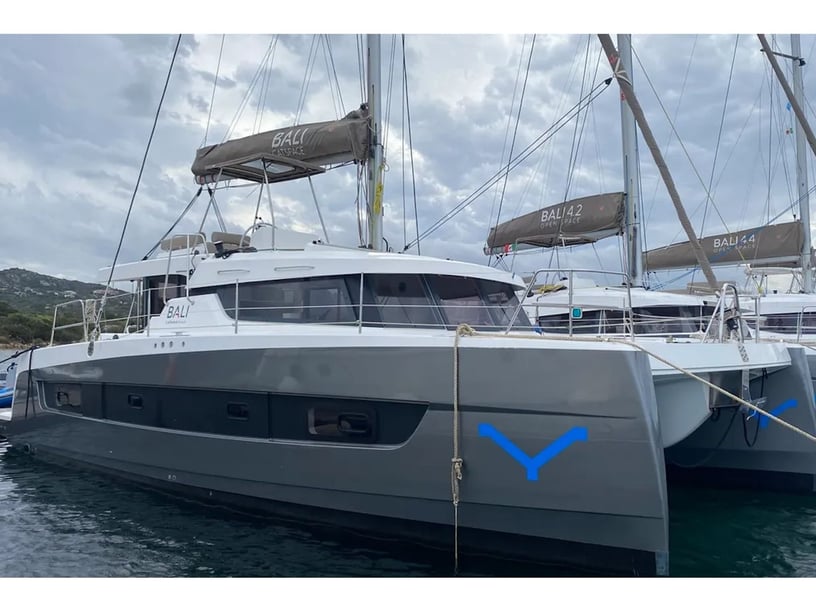 Porto Rotondo - Punta Asfodeli Catamaran Cabine 4  8  slaapplaatsen 12  gasten 12.33 m Lijstnummer: #12681