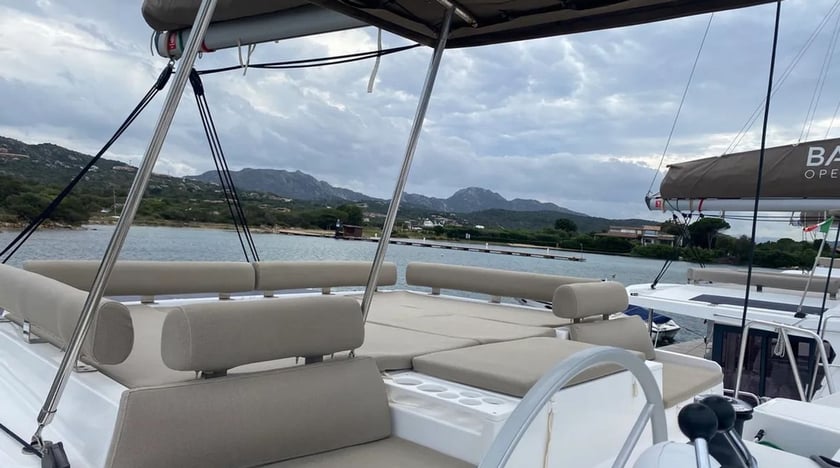 Porto Rotondo - Punta Asfodeli Catamaran Cabine 4  8  slaapplaatsen 12  gasten 12.33 m Lijstnummer: #12681 4