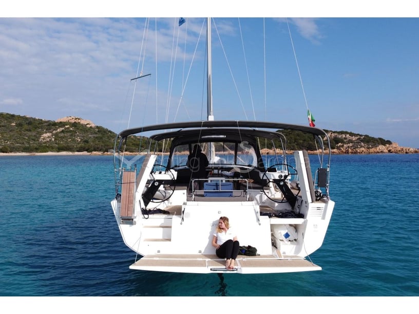 Porto Rotondo Zeilboot Cabine 7  13  slaapplaatsen 13  gasten 16.35 m Lijstnummer: #12690