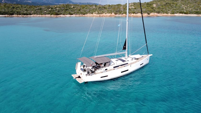 Porto Rotondo Zeilboot Cabine 7  13  slaapplaatsen 13  gasten 16.35 m Lijstnummer: #12690 5