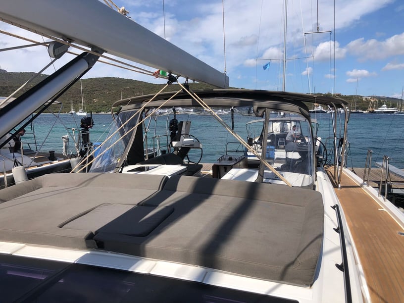 Porto Rotondo Zeilboot Cabine 7  13  slaapplaatsen 13  gasten 16.35 m Lijstnummer: #12690 3