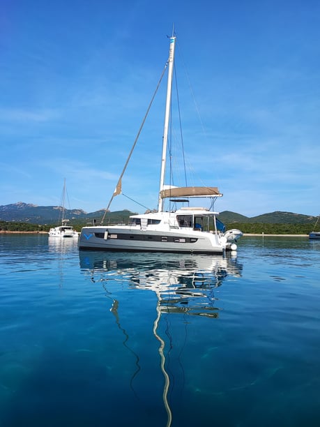 Porto Rotondo - Punta Asfodeli Catamarán Cabina 5  9  literas 9  invitados 12.8 m Número de anuncio: #12691 3