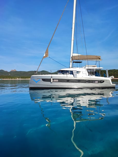 Porto Rotondo - Punta Asfodeli Catamarán Cabina 5  9  literas 9  invitados 12.8 m Número de anuncio: #12691 4