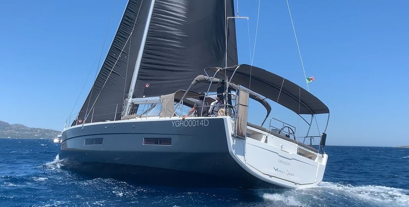 Porto Rotondo Zeilboot Cabine 5  9  slaapplaatsen 11  gasten 16.35 m Lijstnummer: #12692 5