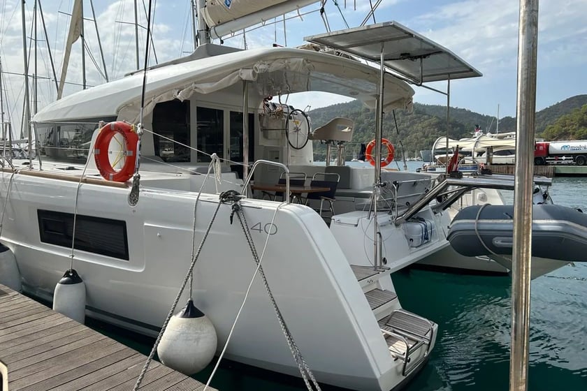 Gocek Catamaran 6 cabin 10 berths 10 guests 39 ft Listing Number: #12773 2