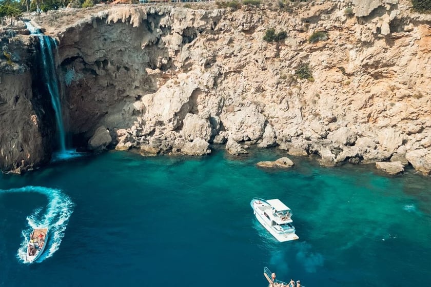 Antalya Motor Yacht   12 guests 14 m Listing Number: #12783 5