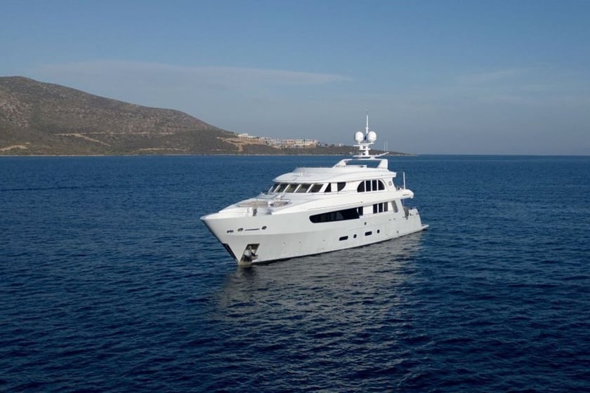 Bodrum Motoryat 6 kabin Konaklama 12 kişi Seyir 12 kişi 42 m İlan No: #12794 3