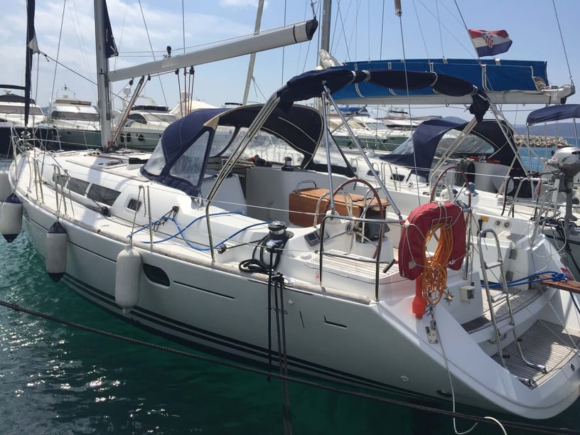 Murter Sailboat 4 cabin 9 berths 9 guests 13.75 m Listing Number: #1287 4