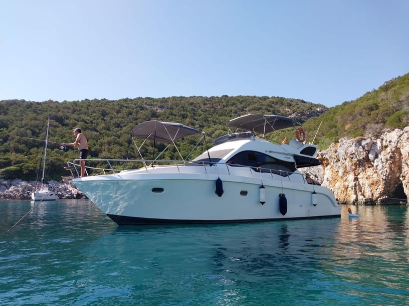 Izmir Yacht à moteur Cabine 6  Couchettes 6  Invités 8  12.5 m Numéro de l'annonce: #12872