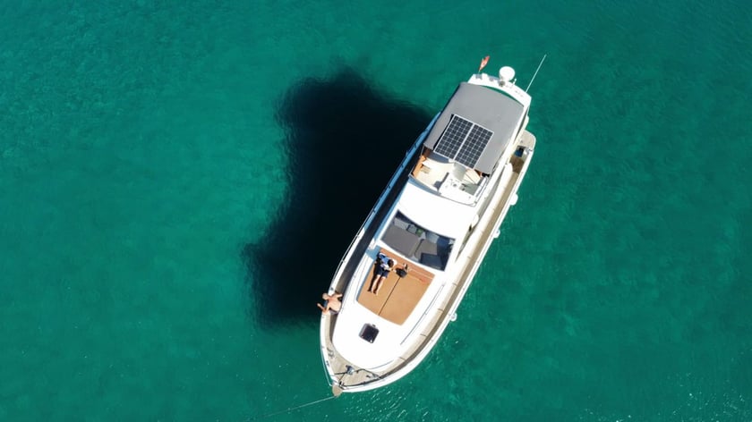 Izmir Yacht à moteur Cabine 3  Couchettes 6  Invités 8  12.5 m Numéro de l'annonce: #12872