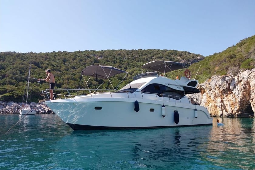 İzmir Yate a motor Cabina 3  6  literas 8  invitados 12.5 m Número de anuncio: #12872