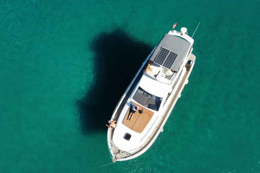 İzmir Yate a motor Cabina 3  6  literas 8  invitados 12.5 m Número de anuncio: #12872 2