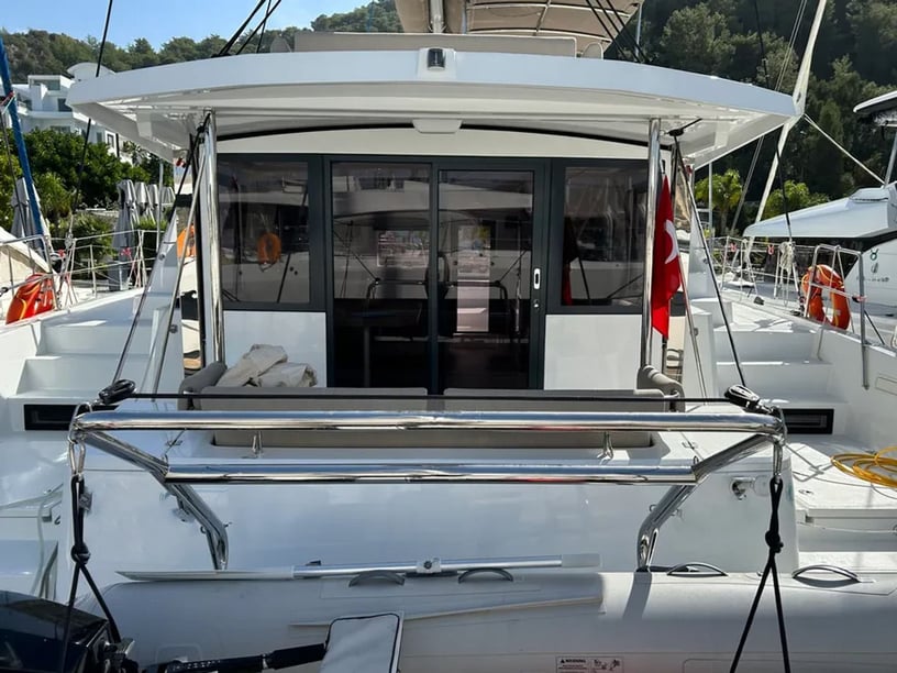 Fethiye Catamaran Cabine 3  6  slaapplaatsen 6  gasten 12.85 m Lijstnummer: #12993 2