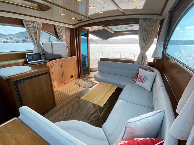 Istanbul Motorboat 1 cabin 2 berths 8 guests 11 m Listing Number: #13038 5