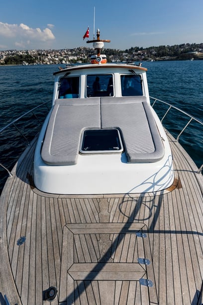 Istanbul Motorboat 1 cabin 2 berths 8 guests 11 m Listing Number: #13038 4