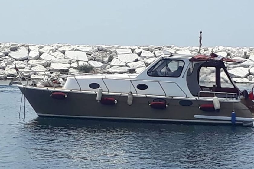 Kucukyali Motor Yacht   8 guests 9.5 m Listing Number: #13098 3