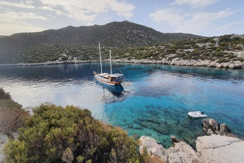 Orhaniye Gulet 4 cabin 8 berths 8 guests 20 m Listing Number: #13112 3