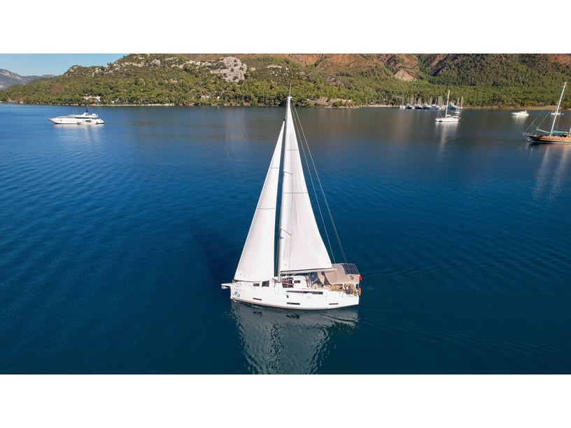 Marmaris Sailboat 3 cabin 6 berths 6 guests 11.94 m Listing Number: #13207 2